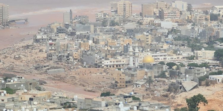 شرق ليبيا.. مناطق غارقة وضحايا بالعشرات وتضامن دولي