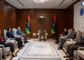 حماد يصدر تعليماته بتفعيل قرار تمتع الفلسطينيين بكافة حقوق المواطن الليبي