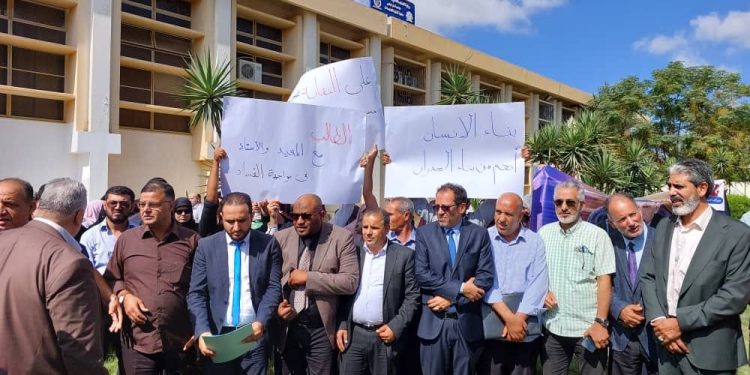 رئيس نقابة هيئة التدريس بجامعة طرابلس لـ أبعاد: مستمرون في الاعتصام حتى تلبية مطالبنا المشروعة
