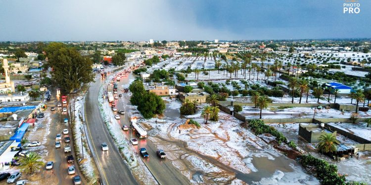 عميد بلدية القره بوللي لـ أبعاد: مياه الأمطار بدأت في الانحدار بقوة ودخلت قرابة الـ 20 منزلا ولم تسبب أي أضرار