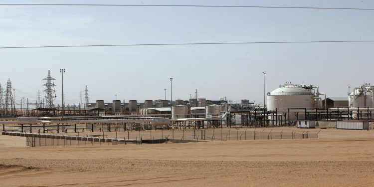 أبوشريعة لـ أبعاد: سنُضطر لقفل حقل الشرارة النفطي في حال عدم استجابة الحكومة لمطالبنا وتوفير الخدمات للجنوب