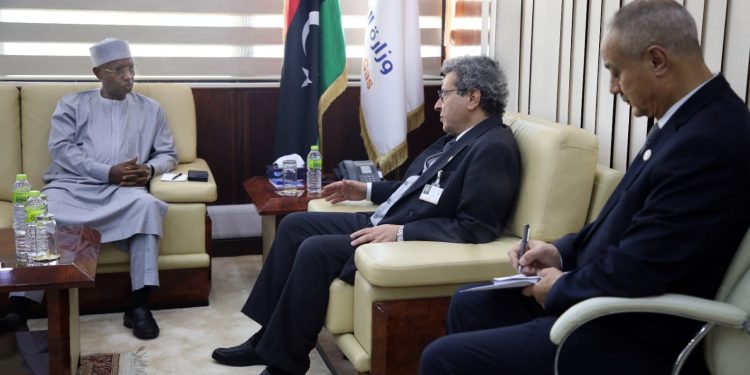 عون يبحث مع أمين منظمة الدول الإفريقية المنتجة للبترول إنشاء خط غاز من نيجيريا إلى أوروبا يمر بالنيجر وليبيا
