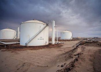 وزارة النفط..مطالبات لـ “بن قدارة” بوقف تكليف تطوير شركة إسناد لحقول الظهرة