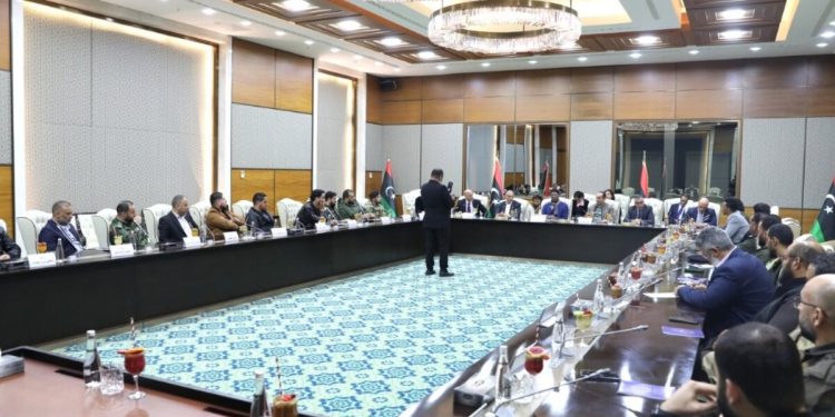 باتيلي يبحث مع قادة أمنيين وعسكريين ضمان الاستقرار في ليبيا