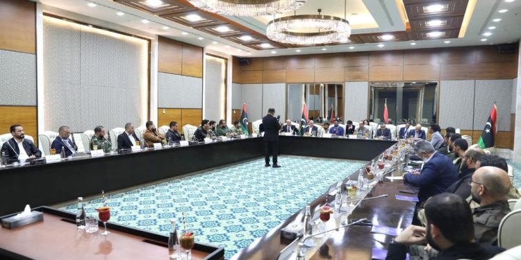 المجموعات المسلحة بطرابلس تبحث مع باتيلي تشكيل حكومة جديدة للإشراف على الانتخابات