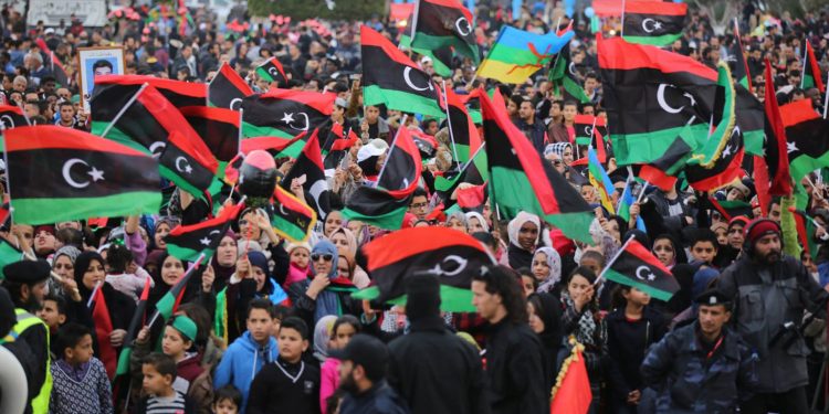 مطالبات بتوجيه الإنفاق الحكومي على المواطن بدل الاحتفالات