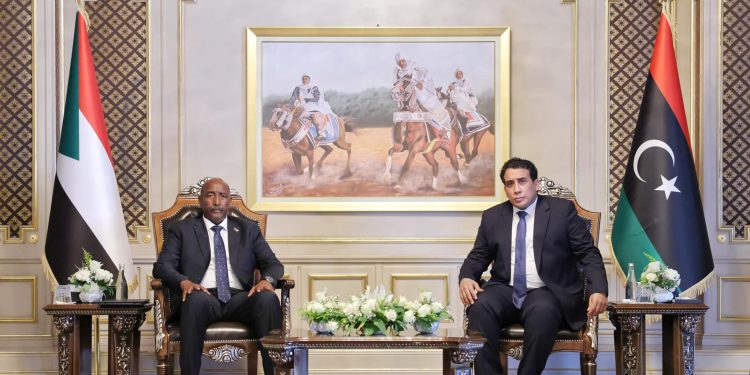 المنفي والبرهان..مباحثات لإحلال السلام والاستقرار ورفض التدخلات الخارجية بالسودان