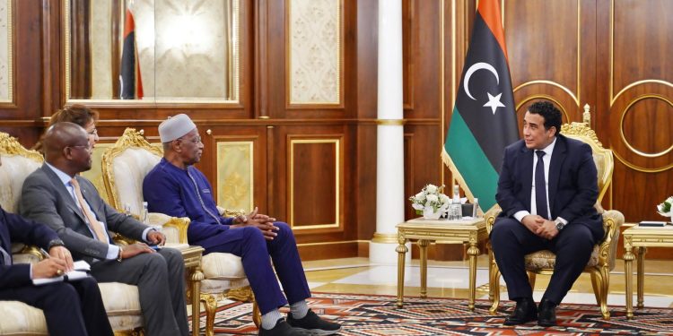 المنفي وباتيلي يتفقان على متابعة نتائج اجتماع القاهرة