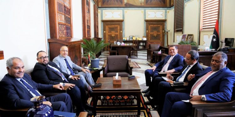 الإنفاق الموازي والعملة الصعبة والأموال المزورة.. حرب ضروس بين الكبير والدبيبة