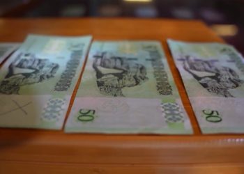 خبير اقتصادي لـ أبعاد: سحب ورقة الخمسين سيؤدي إلى ارتفاع التضخم وتراجع الثقة بالدينار الليبي