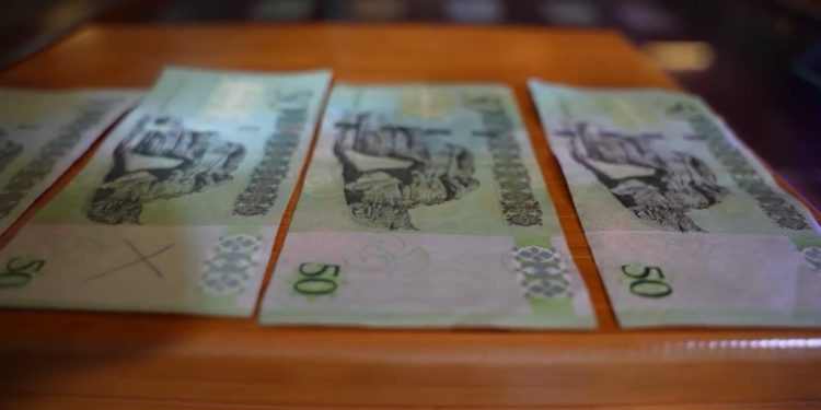 خبير اقتصادي لـ أبعاد: سحب ورقة الخمسين سيؤدي إلى ارتفاع التضخم وتراجع الثقة بالدينار الليبي