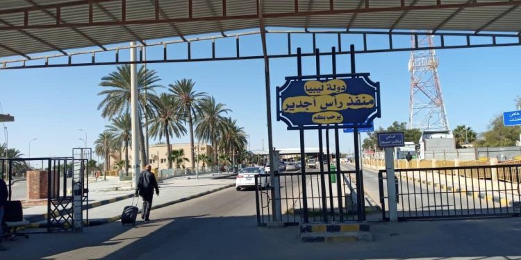 رئيس مجلس حكماء زوارة لـ أبعاد: الأوضاع الأمنية في معبر رأس أجدير مستقرة ونتوقع افتتاحه قريبا