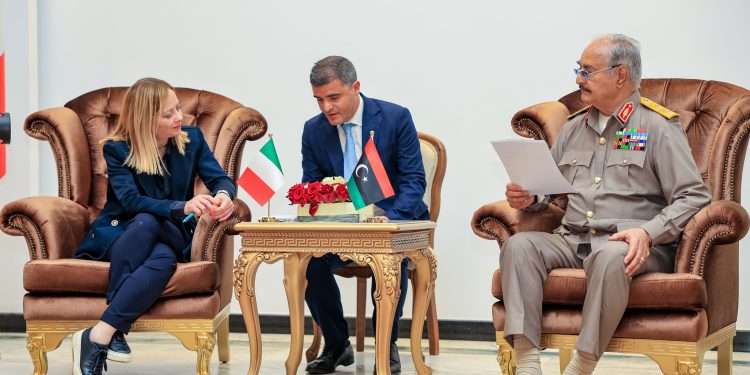 حفتر وميلوني يبحثان الدفع بالعملية السياسية والحد من الهجرة غير النظامية