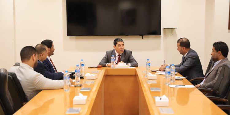الحكومة في بنغازي تبحث مع مجمع عمال مصر توقيع مذكرات تفاهم بشأن التدريب والتأهيل