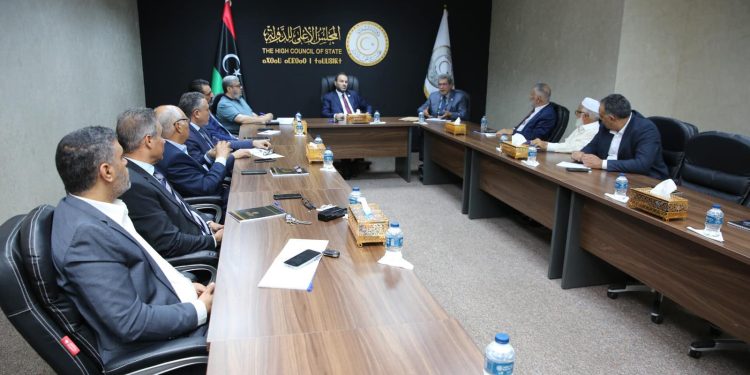 مجلس الدولة يبحث مع عون الحفاظ على قطاع النفط من الفساد وإهدار المقدرات