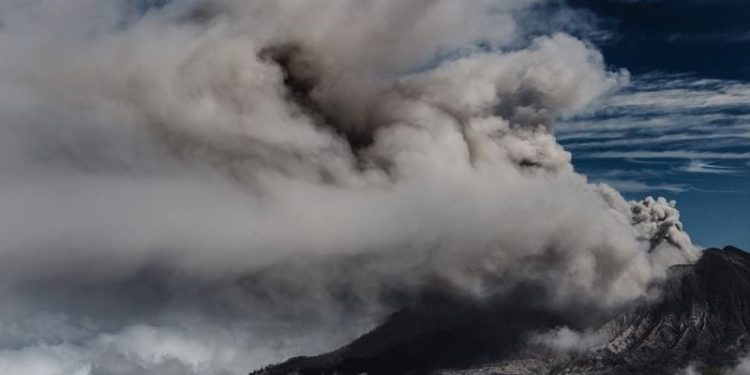 المركز الوطني للأرصاد الجوية: لا خوف من انبعاثات بركاني إينتا وسترومبولي في إيطاليا