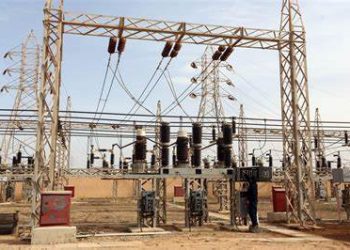 شركة الحديد والصلب تنفي اتهامات شركة الكهرباء بشأن الانقطاعات وطرح الأحمال