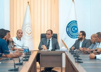 عثمان عبدالجليل يوجه بحل مشكلات القطاع الصحي ببلدية الساحل