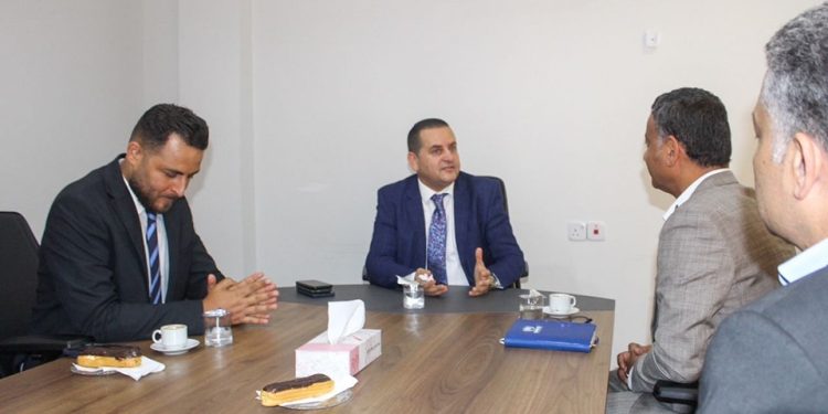 الحويج يسلم مفوضية اللاجئين خطة الاستجابة الإنسانية الخاصة بالنازحين السودانيين