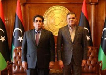 ذا جارديان: المنفي يتحالف مع الحكومة في طرابلس