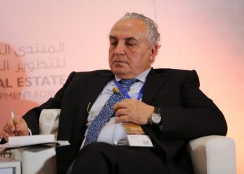 حسني بي: لا يمكن حل أزمة السيولة من خلال زيادة عرض النقود