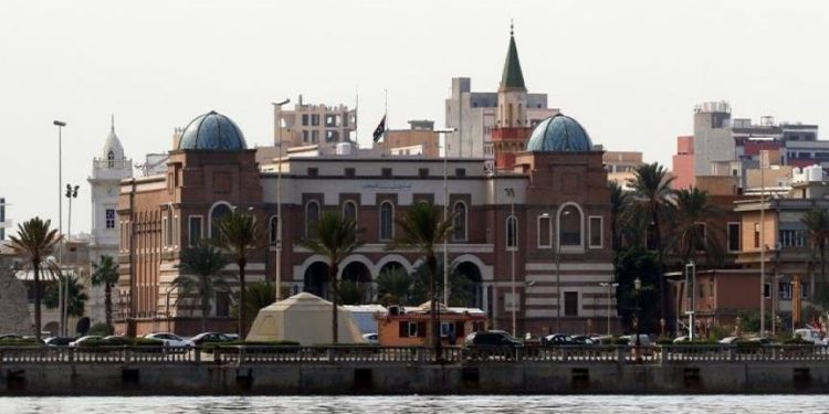 محلل اقتصادي يعلق على تخفيض سعر الرسم..ماذا قال؟