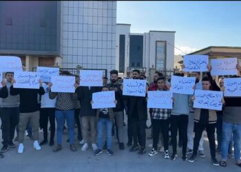 شباب من مصراتة يطالبون باستقلال القضاء وسيادة القانون