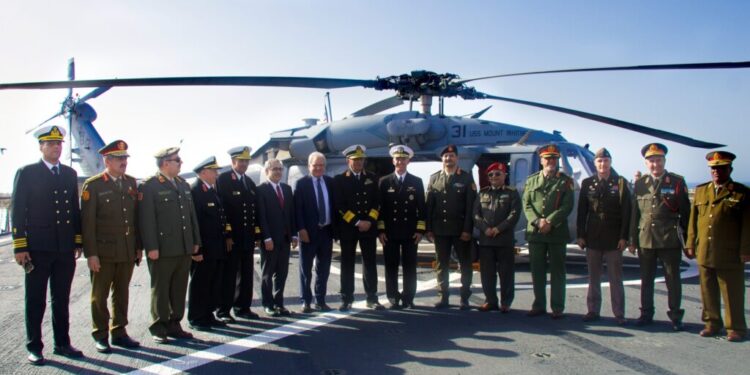 موقع أمريكي: زيارة السفينة الحربية “يو إس إس ماونت ويتني” إلى ليبيا رسالة واضحة إلى روسيا والصين