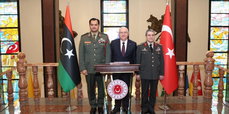 أنقرة ..صدام حفتر يلتقي رئيس أركان القوات البرية التركية