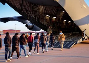 ترحيل مهاجرين من أمريكا إلى ليبيا..الحقيقة الغائبة