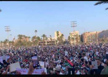 حراك سوق الجمعة: مطالبات باستبدال كافة الأجسام السياسية الحالية بمجلس تأسيسي