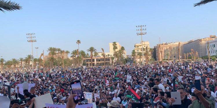 حراك سوق الجمعة: مطالبات باستبدال كافة الأجسام السياسية الحالية بمجلس تأسيسي