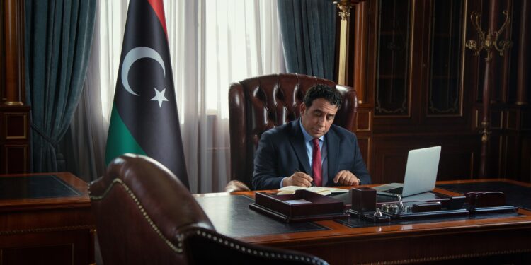 مرسوم للمنفي بتشكيل لجنة مشتركة لسحب القوات والمظاهر العسكرية من طرابلس