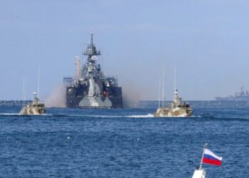 سفينة روسية في طبرق.. تساؤلات بشأن إعادة تموضع موسكو العسكري في ليبيا