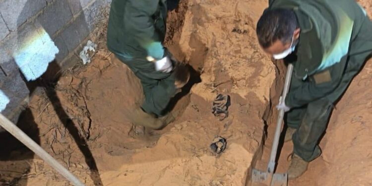 انتشال جثمانين من مقبرة جماعية في أبوسليم يعيد فتح ملف الانتهاكات الأمنية في طرابلس
