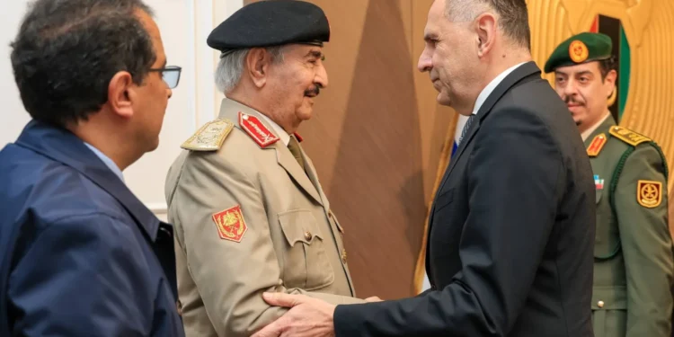 الهجرة غير النظامية..محور مباحثات حفتر ووزير خارجية اليونان