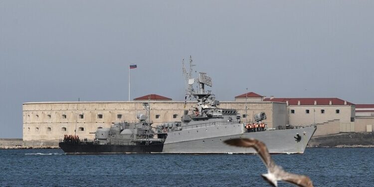 روسيا تتهم أوكرانيا بالهجوم على سفينة غاز في البحر المتوسط