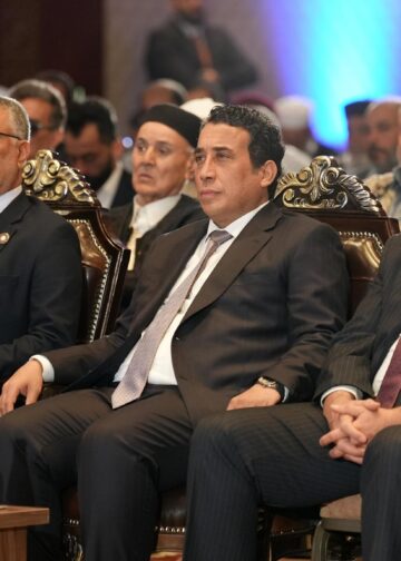 المنفي يدعو لتوحيد الرقابة المالية وإنشاء قناة إيرادات واحدة ويحذر من تفشي الفساد واستنزاف الاحتياطات