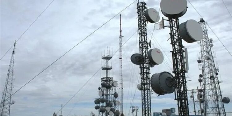 تحالف نقابات الاتصالات يرفض اتفاق “صلح” مع شركة خاصة ويحذر من المساس بسيادة الدولة وسط تحقيقات للنيابة العامة