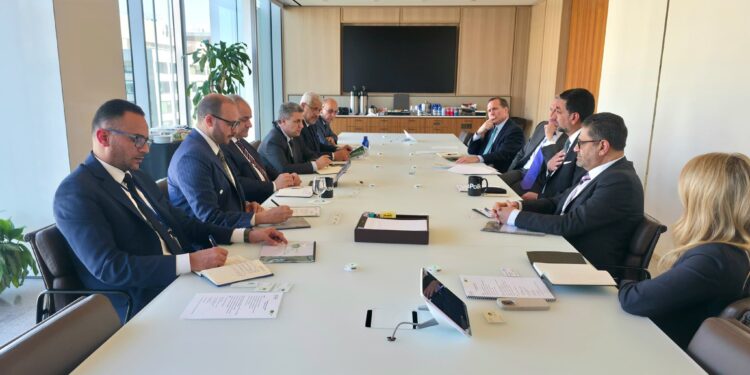 مصرف ليبيا المركزي يعزز شراكته مع بنك نوميسما لضمان استمرار توريد العملات الأجنبية ودعم الاستقرار النقدي