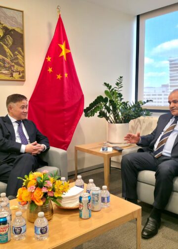 محافظ مصرف ليبيا المركزي يتفق مع نظيره الصيني على إطلاق التعاملات المصرفية المباشرة