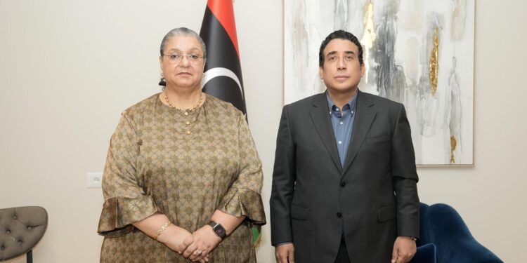 المنفي يؤكد للمبعوثة الأممية التمسك بالمرجعيات الدستورية والسيادة الوطنية