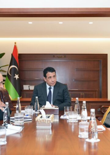 لجنة الخبراء الاقتصاديين المكلفة من المجلس الرئاسي تصدر حزمة توصيات لإصلاح الاقتصاد