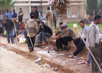 الحكومة في بنغازي تقر إعفاءً مؤقتاً للعمالة الوافدة لتسوية أوضاعها القانونية