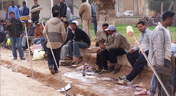 الحكومة في بنغازي تقر إعفاءً مؤقتاً للعمالة الوافدة لتسوية أوضاعها القانونية