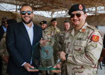 التقارب العسكري في ليبيا بين رهانات التوحيد ومخاوف “الصفقة النخبوية”