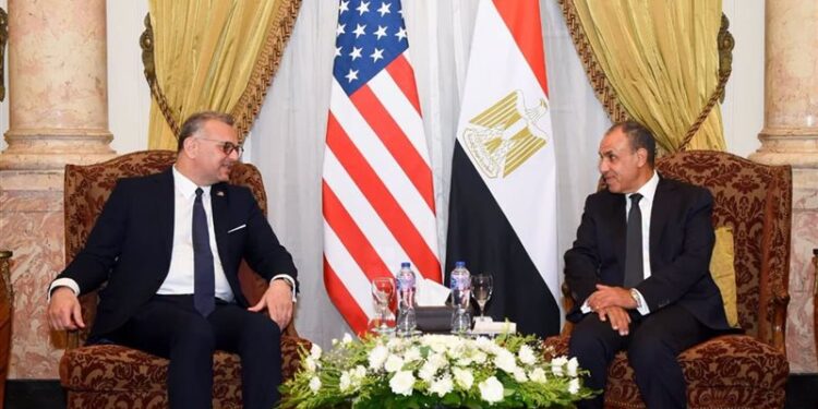 التسوية عبر مسار “ليبي-ليبي”.. محور مشاورات مكثفة بين الخارجية المصرية ومستشار الرئيس الأمريكي
