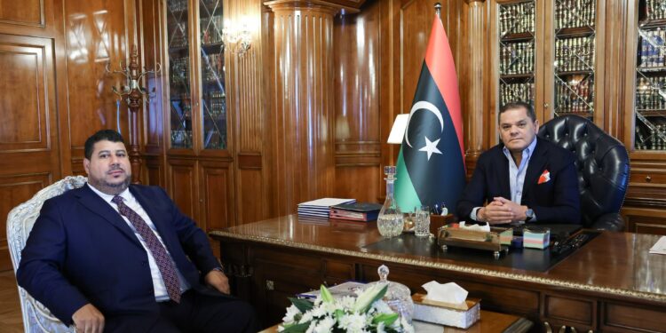 بعد أسابيع من انقطاعات الكهرباء.. اتفاق حكومي على “لجنة مبهمة” لمعالجة أزمة الكهرباء والوقود
