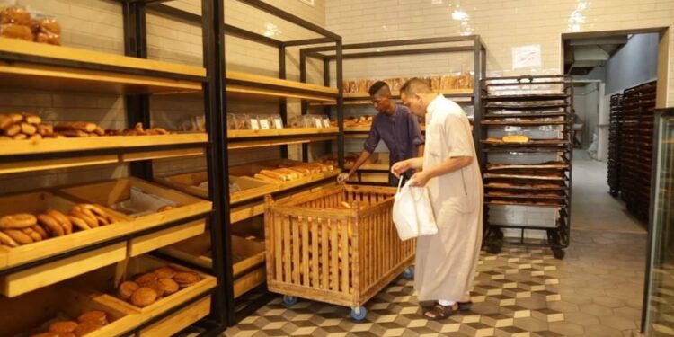 أبوعزة لـ “أبعاد”: ارتفاع تكاليف الإنتاج بنسبة 94% يهدد بإغلاقات واسعة للمخابز ويُحذّر من تقليص وزن الرغيف