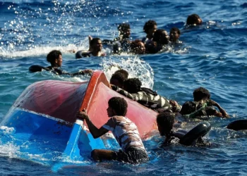 موقع “يورونيوز”: العثور على 11 جثة متحللة قبالة سواحل زوارة وسط ارتفاع مقلق لضحايا الهجرة